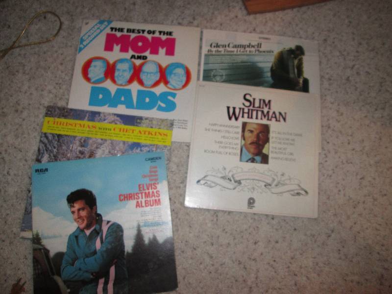 lot 254 image: Lot of records including Elvis Pres...