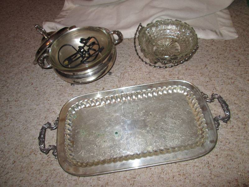 lot 260 image: Serving Platter with Serviing Bowls...