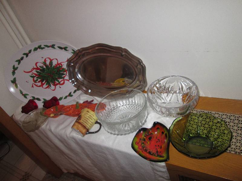 lot 265 image: Holiday Themed serving platters and...