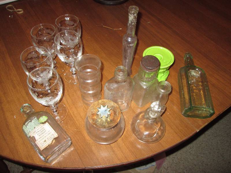 lot 270 image: Lot of Vintage glassware and Wine g...