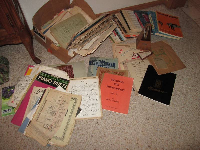 lot 273 image: Huge lot of sheet music, Shirley Te...