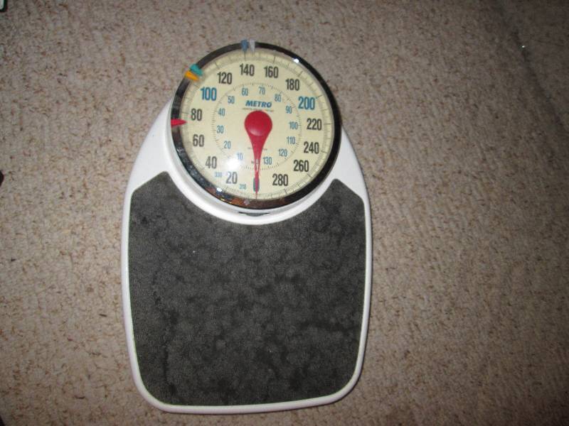 lot 275 image: Vintage metro scale- 330 pound capa...