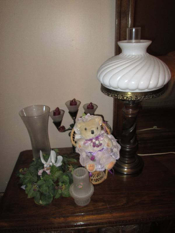 lot 287 image: Lot of decorative items...