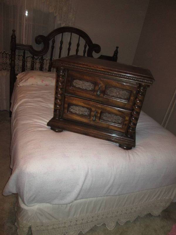 lot 291 image: Matching Bed and Nightstand...
