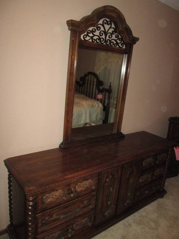 lot 293 image: Dresser with mirror ...