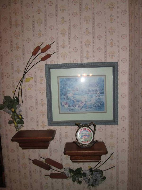 lot 314 image: Wall dcor...
