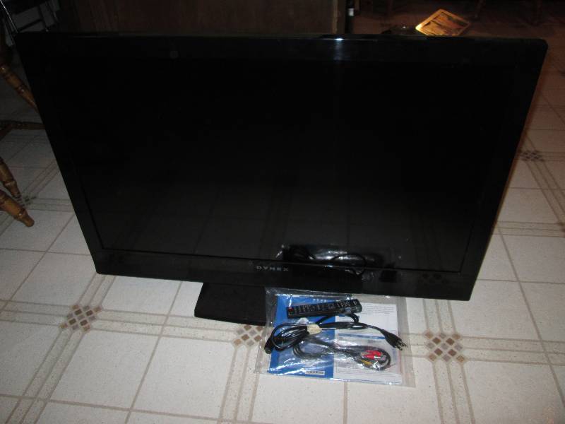 lot 320 image: Flat screen TV. Dynex with remote...