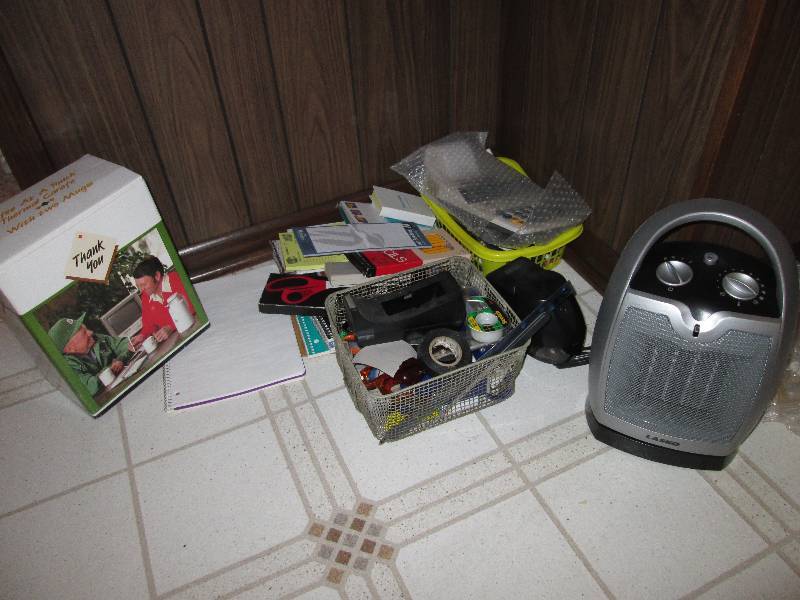 lot 321 image: Lot of office supplies, coffee set ...