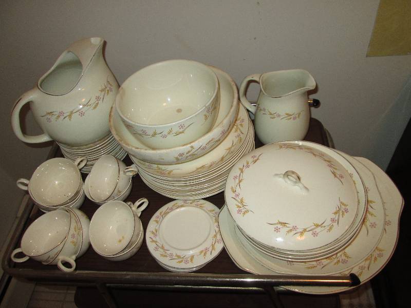 lot 325 image: Set of Harvest Ballerina Glassware ...