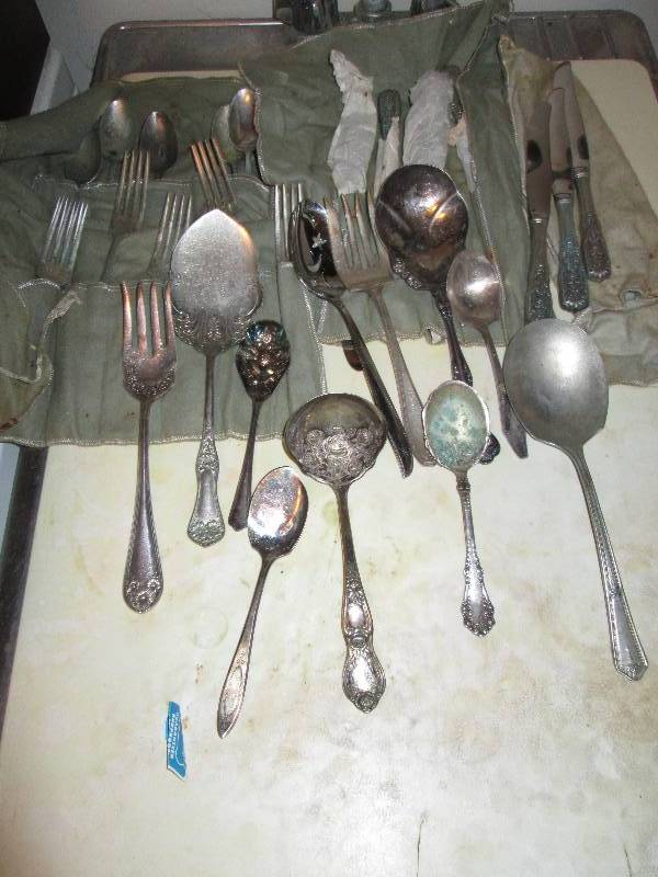 lot 327 image: Set of Silverware ...