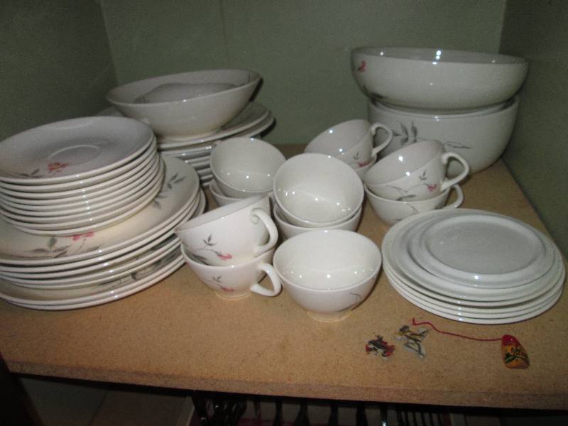 lot 330 image: Set of Harvest Ballerina Glassware ...