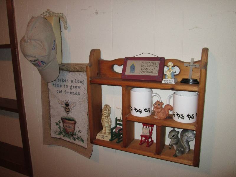 lot 340 image: Lot of wall dcor...