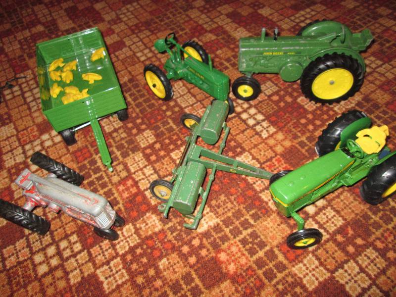 lot 344 image: Mixed lot of toy tractors, John Dee...