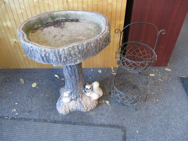 lot 34 image: Bird Bath