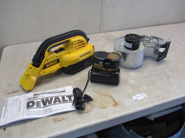 lot 41 image: Dewalt 18v Vacuum