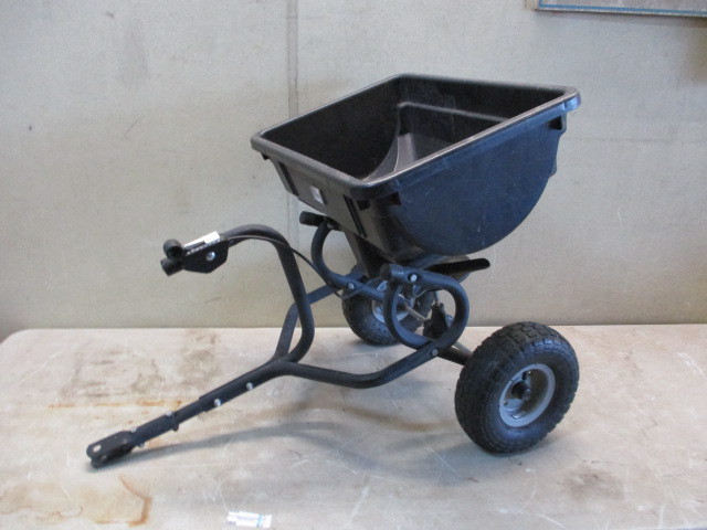 lot 42 image: Agri Fab Spreader