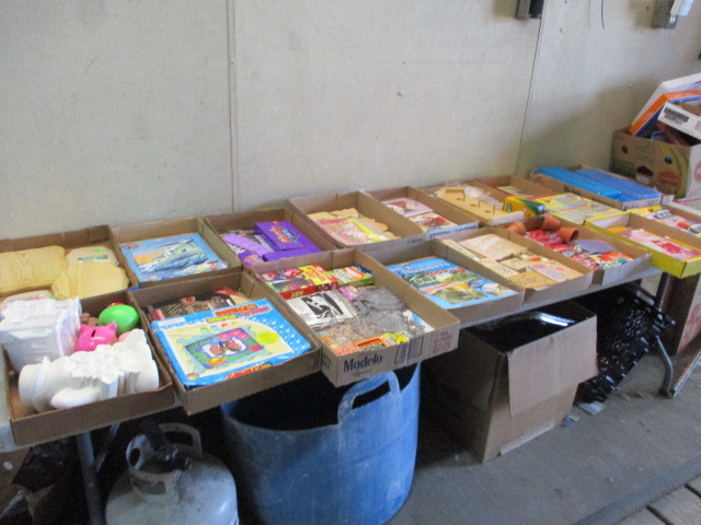 lot 46 image: Craft Supplies