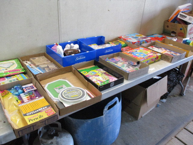 lot 48 image: Craft Supplies