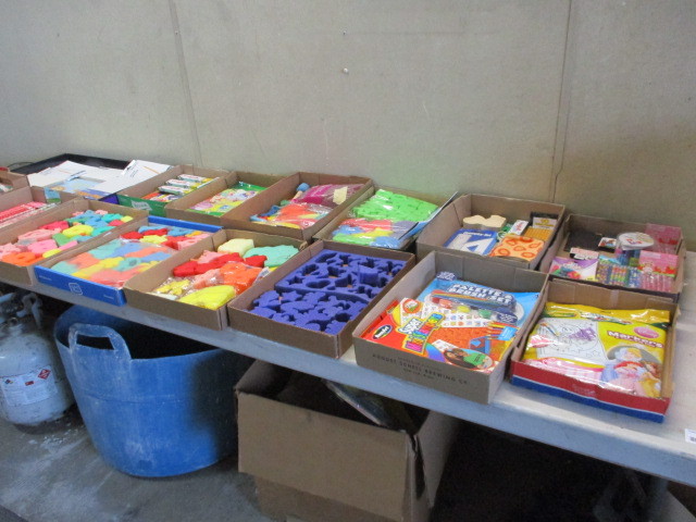 lot 52 image: Craft Supplies