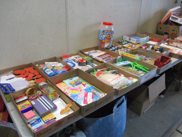 lot 53 image: Craft Supplies