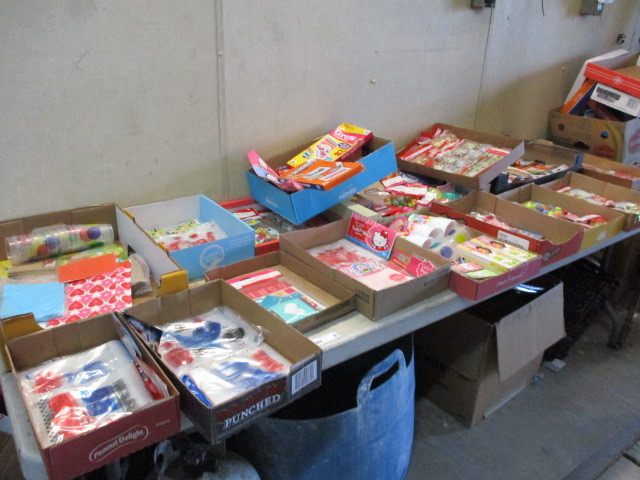 lot 55 image: Party Supplies