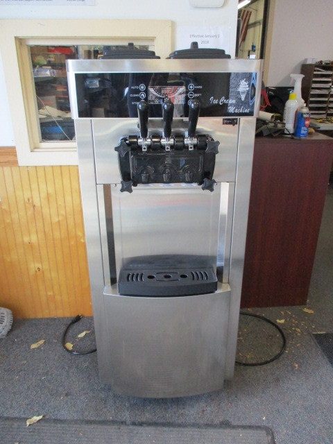 lot 2 image: Twin Head Ice Cream Machine