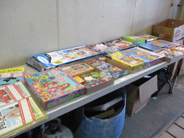 lot 23 image: Craft Supplies