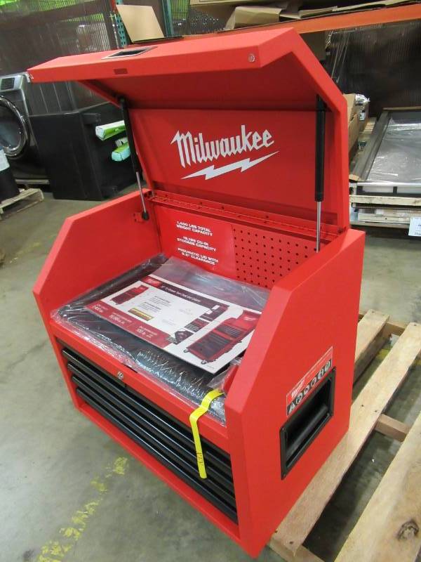 lot 6 image: Milwaukee 30 in. 6-Drawer Chest, 20 gauge steel construction. 48-22-8530 Part of combo (chest only)