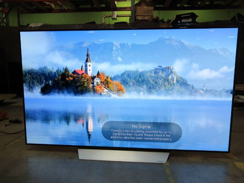 lot 11 image: LG Electronics OLED65C7P 65-Inch 4K Ultra HD Smart OLED TV (2017 Model) - HORIZONTAL LINE, NO REMOTE