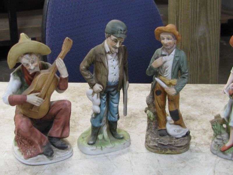 Figurines