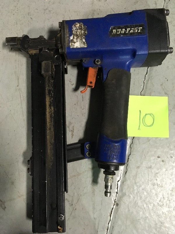 lot 10 image: Duo-Fast SM7664 716 Medium Crown, Heavy Wire Pneumatic Staple
