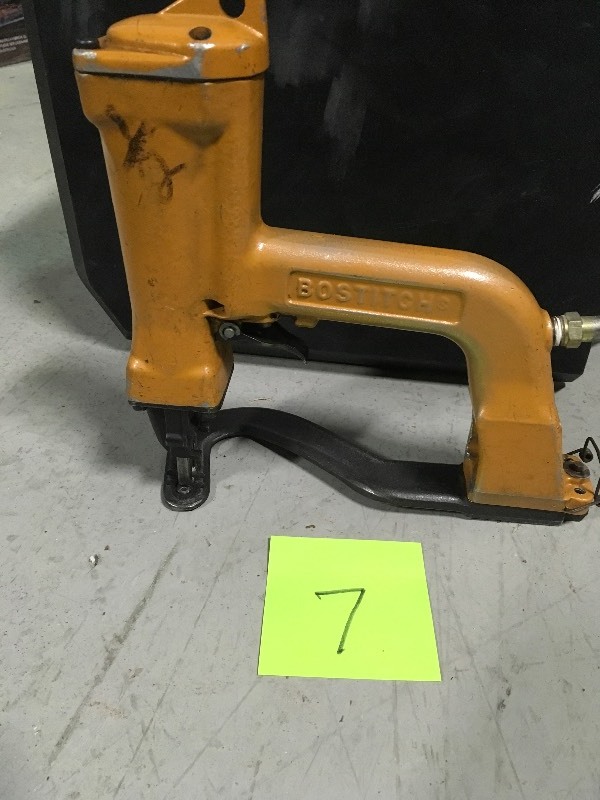 lot 7 image: Bostitch P50CR-10B SB103020 STAPLING PLIER-CR 15MM MAX used in working condition