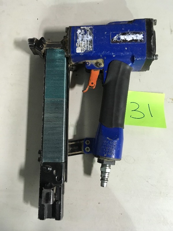 lot 31 image: Duo-Fast Stapler  USED IN WORKING CONDITION