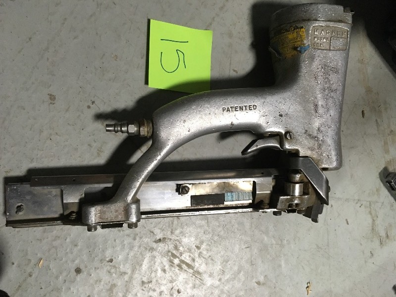 lot 15 image: Paslode Air Corrugated Box Staple Gun, Magnum Mac20 Stapler used in good working condition
