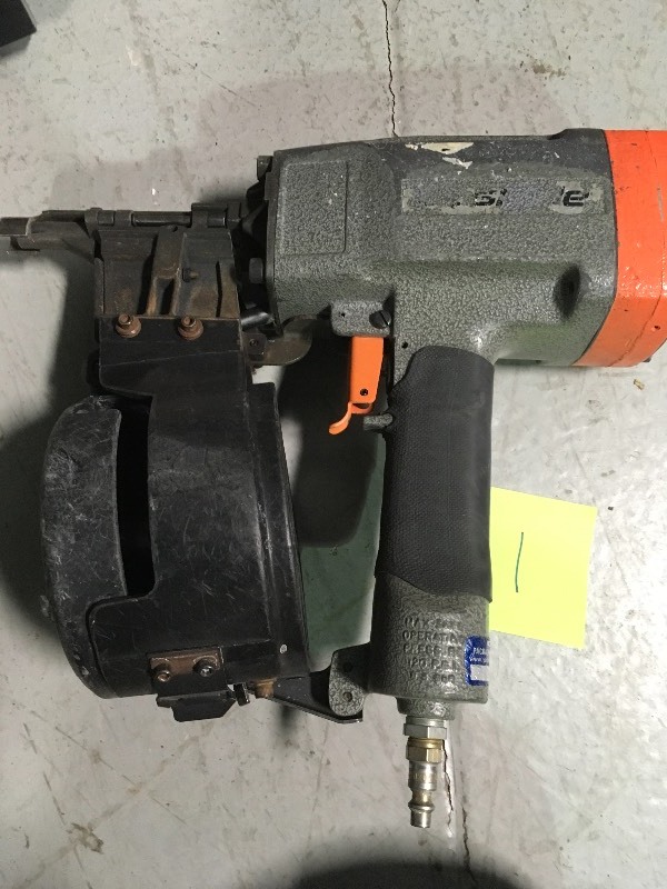lot 11 image: Paslode 15 degree 1-Inch to 1-34-Inch Coil Roofing Nailer used in working condition