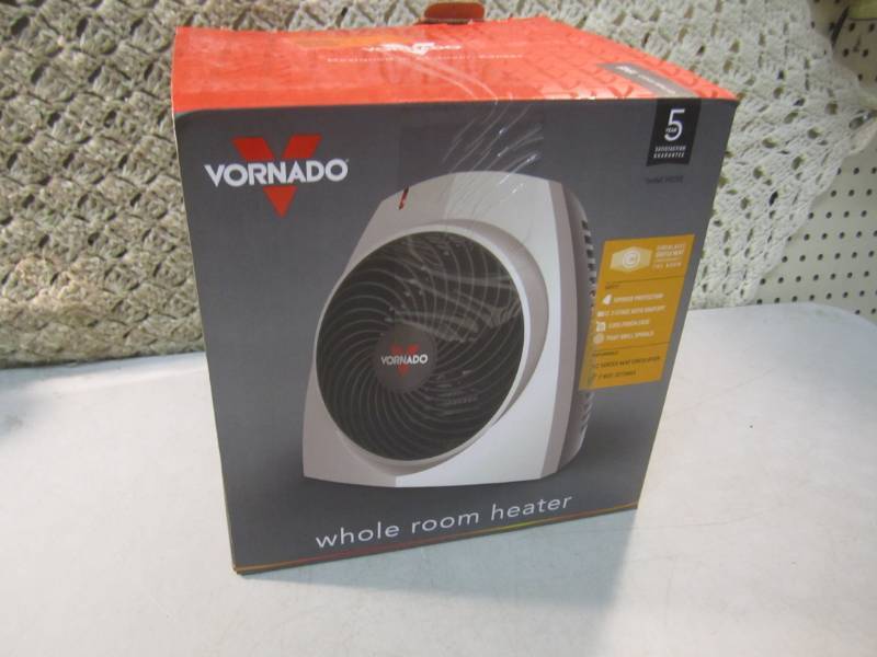 lot 17 image: Vornado VH200 1500-Watt Vortex Whol...