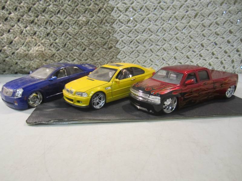 lot 47 image: Lot of 3 Jada 124 Scale Die Cast C...