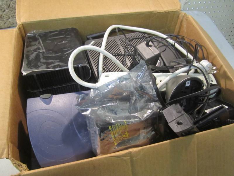 lot 53 image: Lot of Misc Electroncs and Cables E...