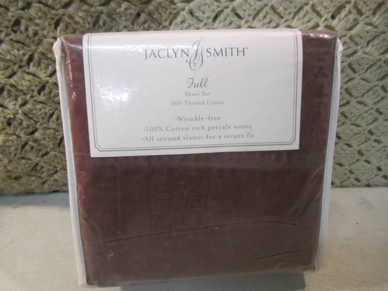 lot 62 image: Jaclyn Smith Full Size Sheet Set Bu...