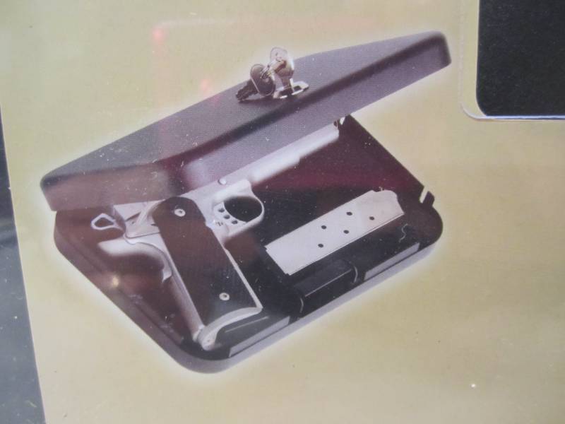 lot 86 image: Full Size Handgun Secure It Metal S...