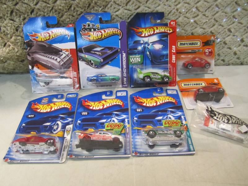 lot 101 image: Lot of Hot Wheels and Matchbox Cars...
