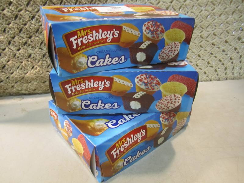 lot 131 image: 3 Boxes of Creme Filled Cakes Straw...