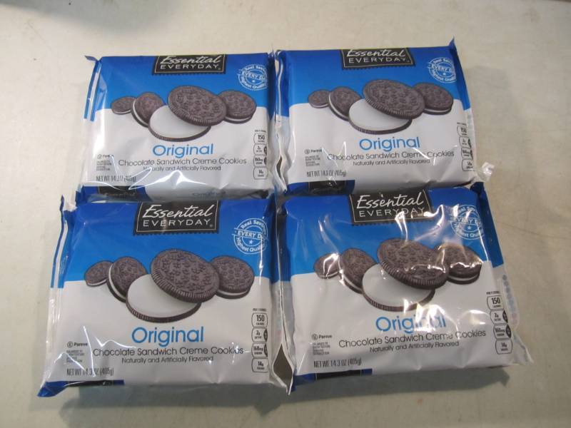 lot 142 image: 4 Packs of Original Chocolate Sandw...