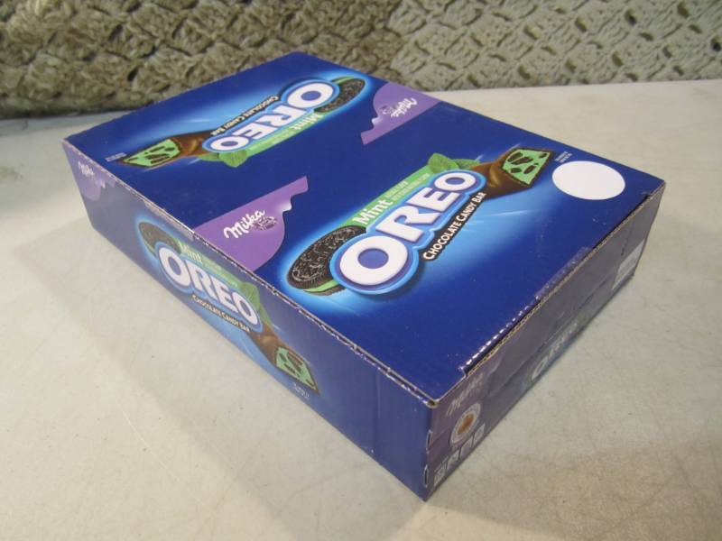 lot 172 image: Box of 24 Mint Oreo Chocolate Candy...