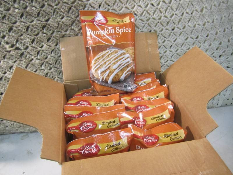 lot 188 image: Case of 12 Bags of Betty Crocker Pu...