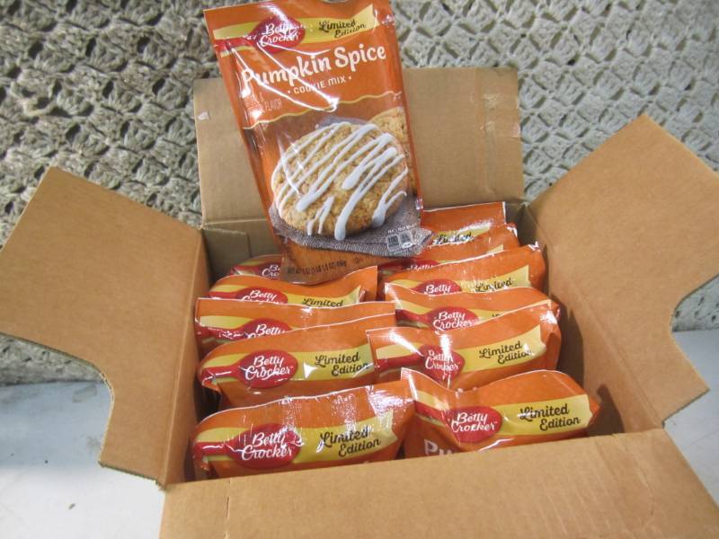 lot 189 image: Case of 12 Bags of Betty Crocker Pu...