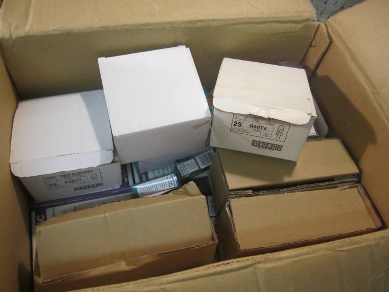 lot 195 image: Large Lot of Misc Light Bulbs See p...