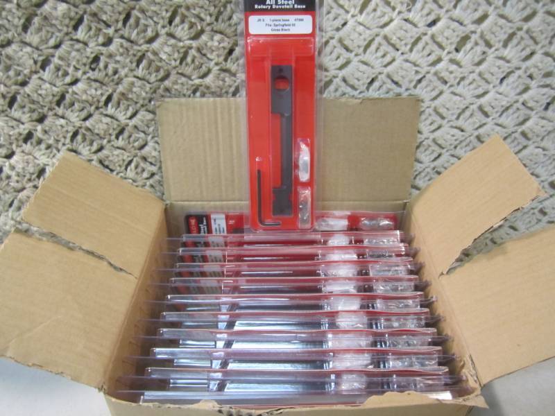 lot 216 image: Case of 12 RedField All Steel Rotar...