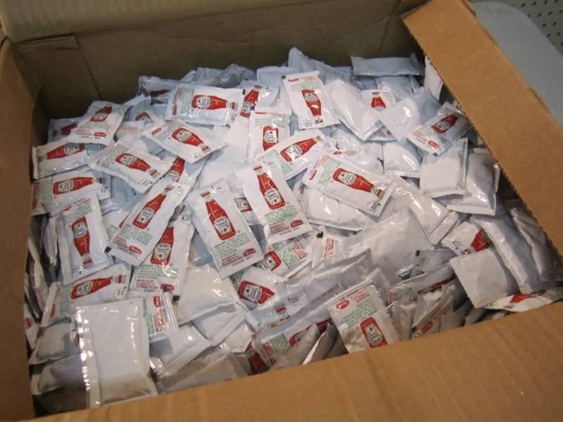 lot 222 image: Case of 1500 Heinze Ketchup Packets...