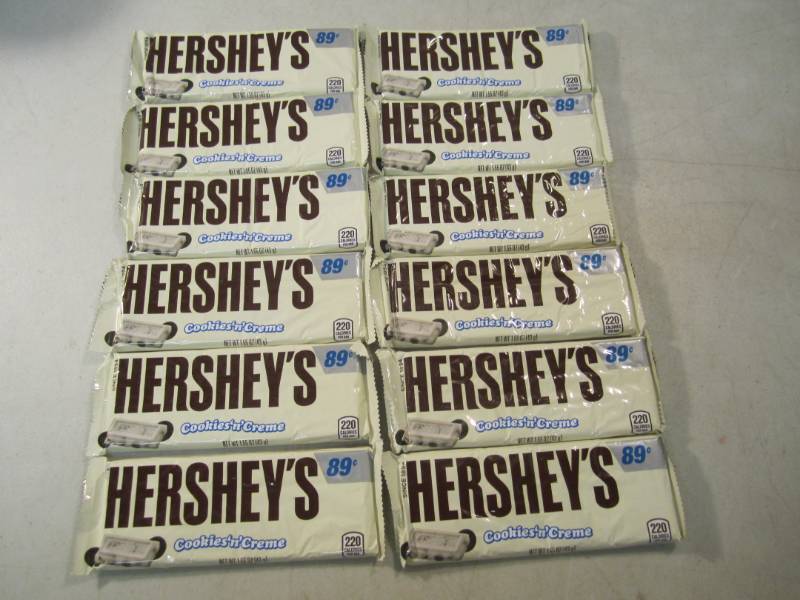 lot 230 image: 12 Hersheys Cookie n Creme Candy ...